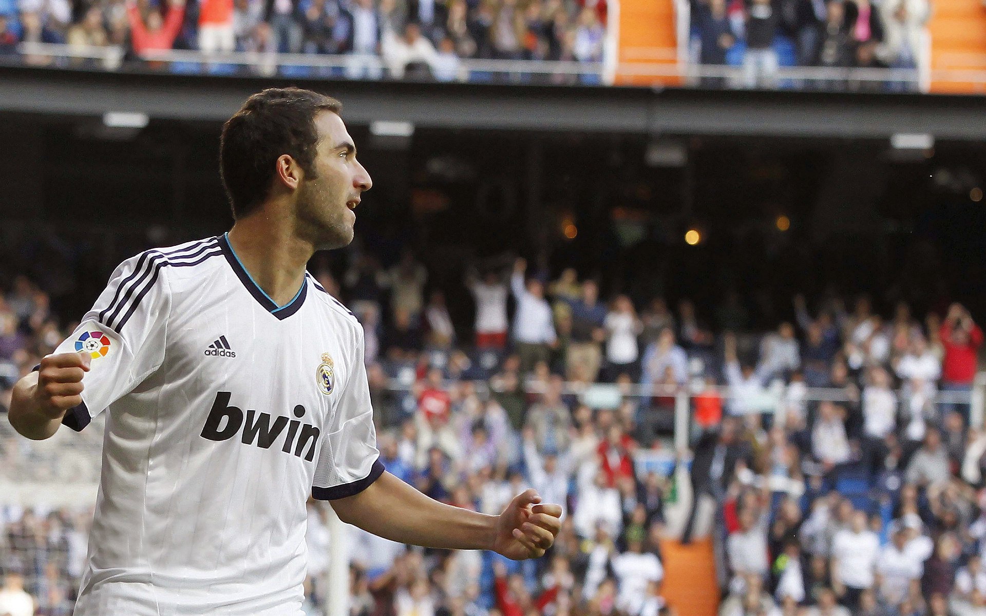 星空体育最新版-张伟丽鼓励更多女孩尝试格斗运动，张伟丽的格斗视频