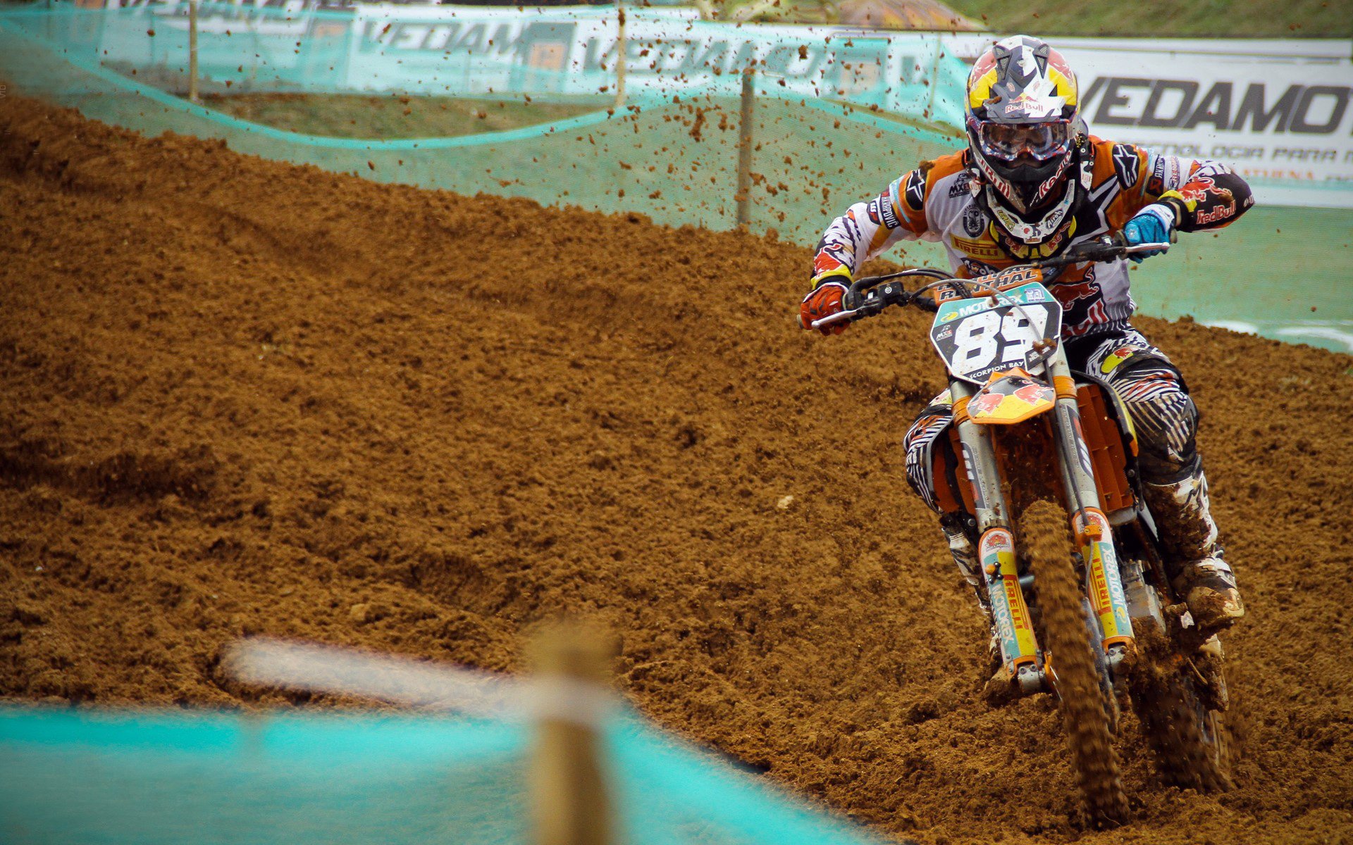 星空体育-新型球场草坪启用，提升比赛质量，球场草坪养护