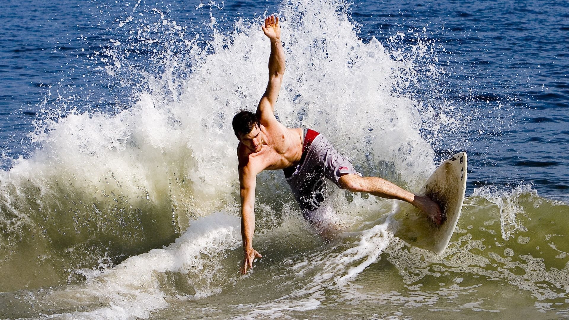 足球联赛推广校园公益活动受好评，足球活动宣传推文